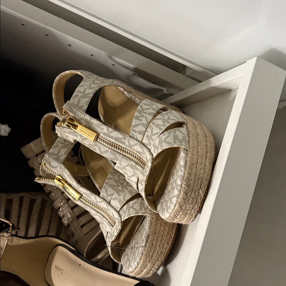 Michael Kors Birkley Wedge size 7.5
